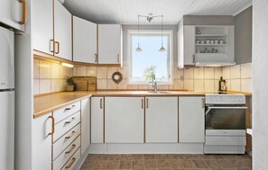 Frigorifero, forno, piano cottura, macchina per tè/caffè