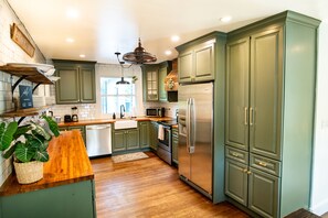Fridge, microwave, oven, stovetop - Creekside Retreat w/ Hot Tub + Game Room, 6 minutes to Downtown, 15 to Folly! (Charleston)
