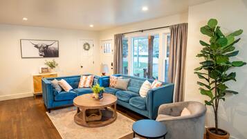 TV connectée, baby-foot, table de tennis de table