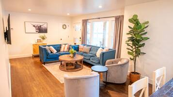 智能电视、桌上足球、乒乓球