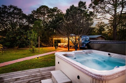 Creekside Retreat w/ Hot Tub + Game Room, 6 minutes to Downtown, 15 to Folly!