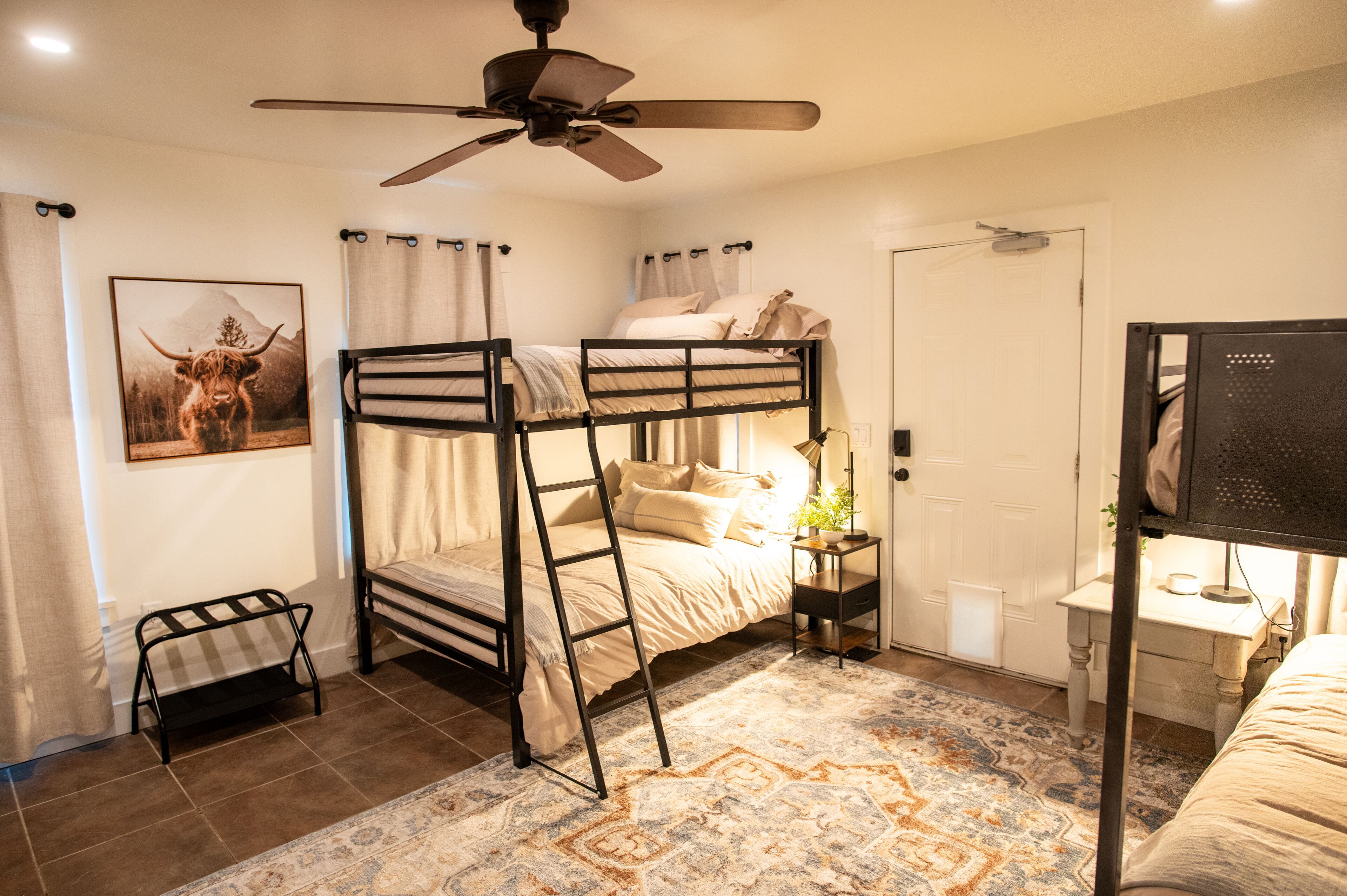 3 Schlafzimmer, Schreibtisch, Bügeleisen/Bügelbrett, Reisekinderbett