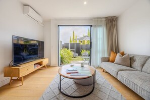 Televisor intel·ligent i llar de foc 