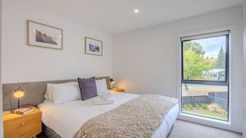 2 bedrooms, iron/ironing board, travel cot, free WiFi