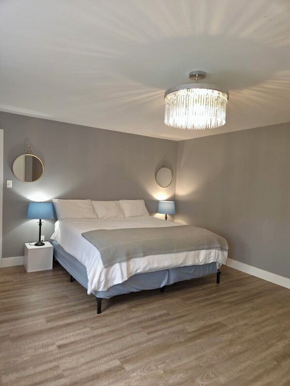 4 slaapkamers, een strijkplank/strijkijzer, gratis wifi, beddengoed