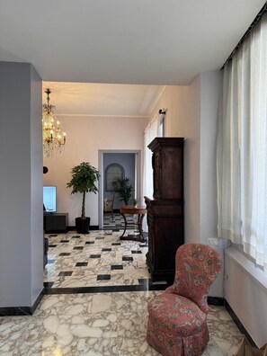 Interior - Let's go to Tizi! Elegant apartment near Villa Torlonia. (Roma)