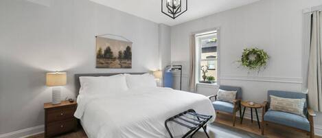 1 habitación, tabla de planchar con plancha, wifi gratis y ropa de cama