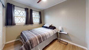 3 quartos, ferros/tábuas de passar roupa, Wi-Fi, roupa de cama