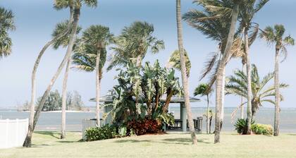 2 Bedroom 3 Bathrooms with Private Dock & Outdoor Cabana Directly on the River