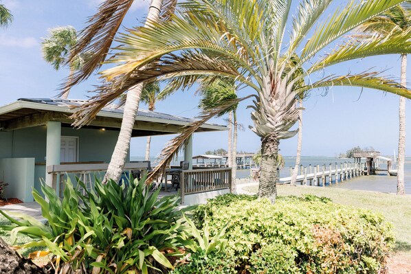 Property grounds - 2 Bedroom 3 Bathrooms with Private Dock & Outdoor Cabana Directly on the River (Sebastian)