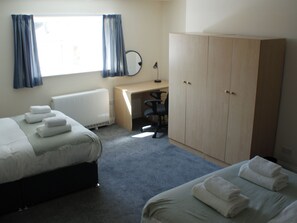 3 quartos, individualmente decorados, individualmente mobiliados