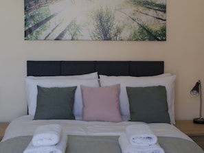 3 dormitorios, decoración individual, mobiliario individual