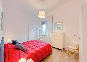 2 chambres, fer et planche à repasser, Wi-Fi gratuit, draps fournis