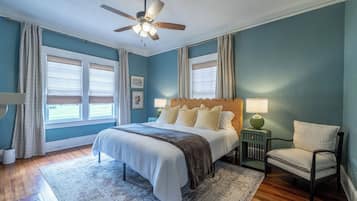 3 bedrooms, desk, iron/ironing board, travel cot