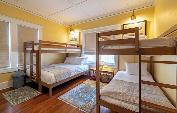 3 bedrooms, desk, iron/ironing board, travel cot