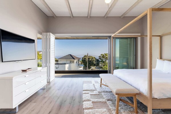 5 bedrooms, desk, iron/ironing board, WiFi