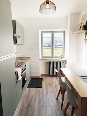 Fridge, microwave, oven, stovetop