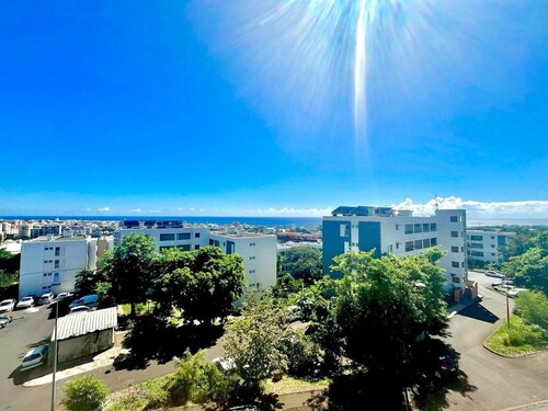 Petit Cocon in Saint-Denis with a terrace