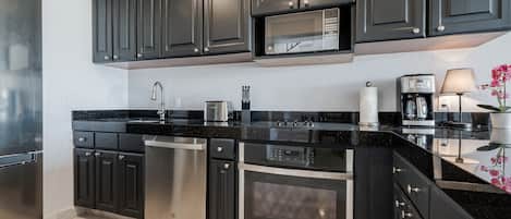 Fridge, oven, stovetop, dishwasher