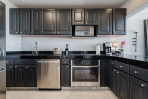 Fridge, oven, stovetop, dishwasher