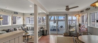 Beautiful 4-bedroom  Lake Front Cottage with HOT TUB & rentable BOAT
