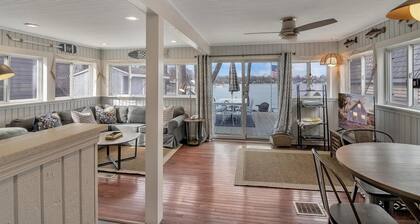 Beautiful 4-bedroom Lake Front Cottage with HOT TUB & rentable BOAT