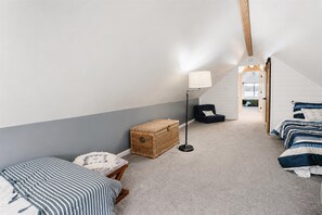 4 bedrooms, desk, travel cot, free WiFi