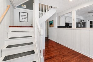Interior - Beautiful 4-bedroom  Lake Front Cottage with HOT TUB & rentable BOAT (White Lake)
