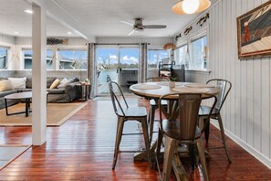 Dining - Beautiful 4-bedroom  Lake Front Cottage with HOT TUB & rentable BOAT (White Lake)