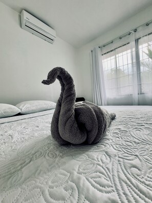 2 quartos, ferros/tábuas de passar roupa, Wi-Fi, roupa de cama