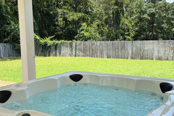 Bañera de hidromasaje al aire libre