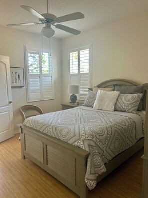 3 多间卧室、熨斗/熨衣板、收费 WiFi、床单