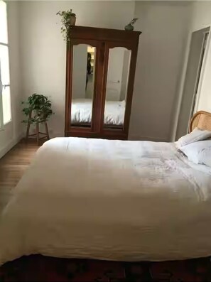 2 chambres, fer et planche à repasser, Wi-Fi, draps fournis