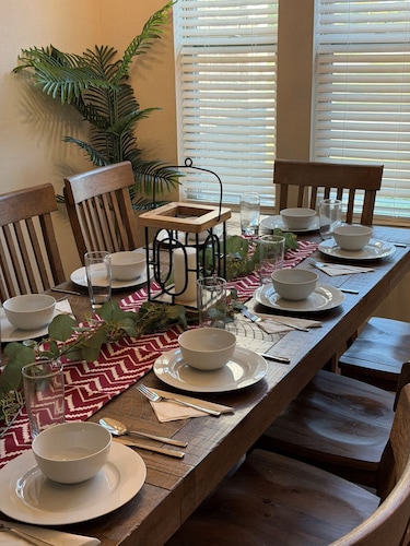 Gusty’s • NEW 5BR/3BA • 6 Beds • Sleeps 11 • Near Kyle Field