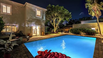 Outdoor pool, sun loungers