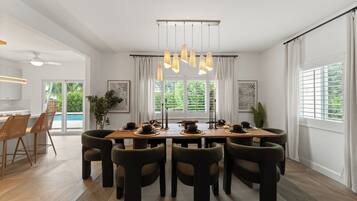 Deluxe House, Multiple Bedrooms, Garden View | Dining room