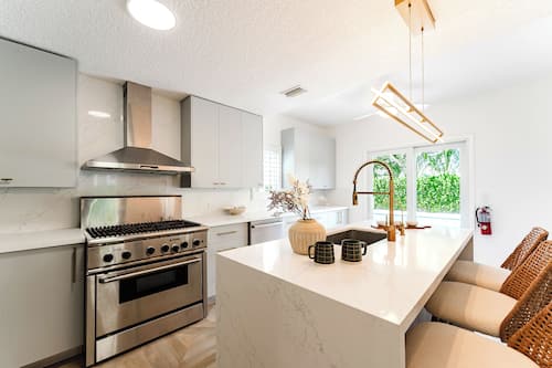 Deluxe House, Multiple Bedrooms, Garden View | Private kitchen