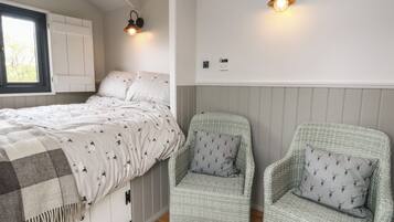 1 bedroom, individually decorated, individually furnished