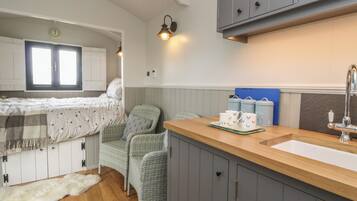 1 bedroom, individually decorated, individually furnished
