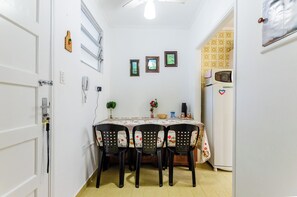 Dining - Apartment 200m from the beach! Tranquility, garage and Wi-Fi! (Cidade Ocian Praia Grande)