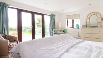 6 bedrooms, individually decorated, individually furnished, free WiFi