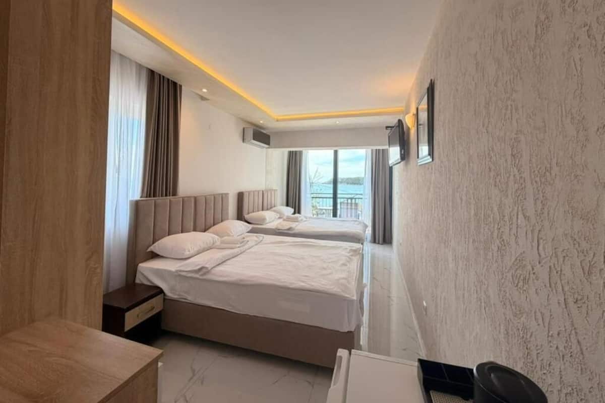 Premium Quadruple Room, Balcony | Minibar, soundproofing, cribs (free), WiFi (free)