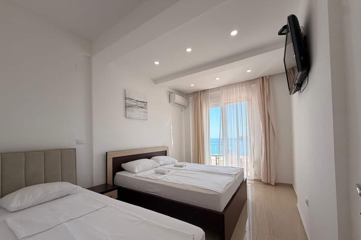 Deluxe Apartment, Balcony | Minibar, soundproofing, cribs (free), WiFi (free)