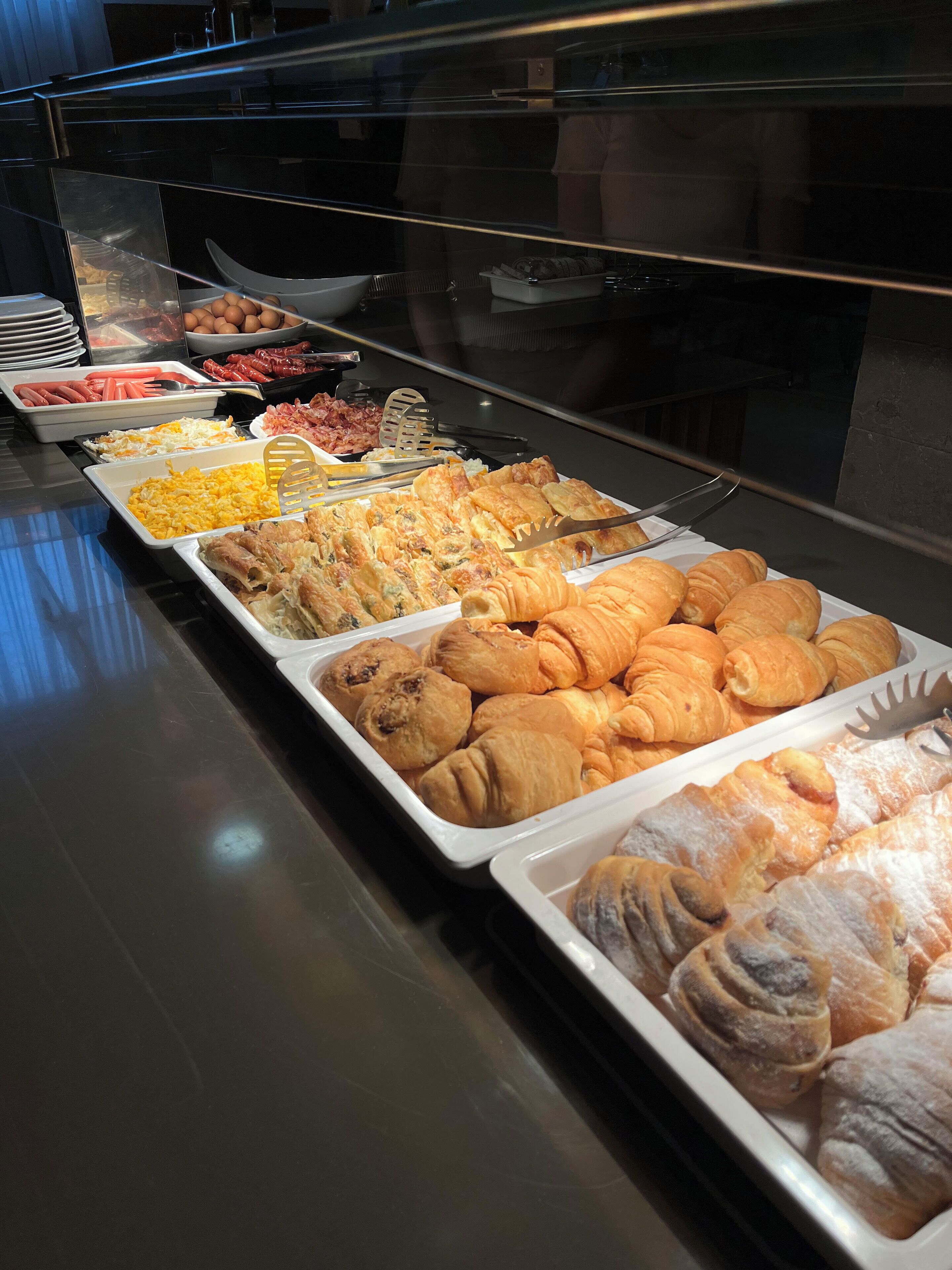 Desayuno completo diario (EUR 8 por persona)