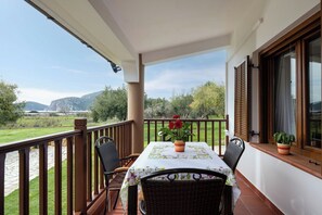 Outdoor dining - Paradise Lagoon Villa Porto Koufo (Toroni)