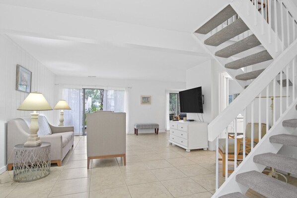 Smart TV - Sea Pines Villa – 3BR, Pet Friendly - Sleeps 8 (Hilton Head Island)