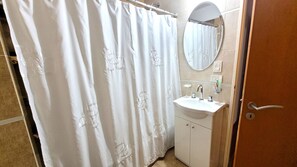 Apartment, 1 Bedroom, Balcony, City View | Bathroom - Centrico y muy Completo Departamento (La Plata)