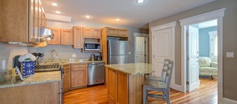 Charming Sheepscot Overlook Cottage