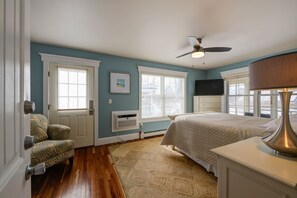 4 bedrooms, iron/ironing board, travel crib, free WiFi
