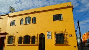 Fachada de la propiedad